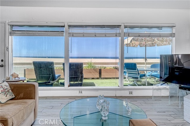 Building Photo - 532 The Strand