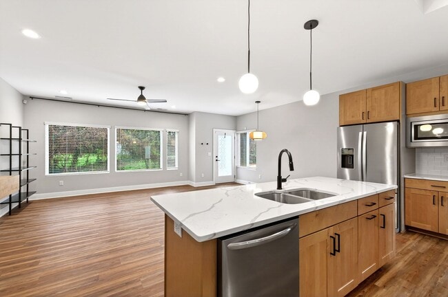 Building Photo - Modern 3BR Townhome in Millbank Village!