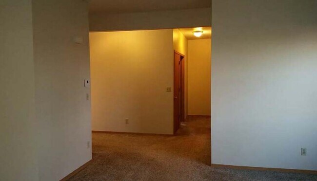 Building Photo - Home Coming Available - Kaukauna Northside