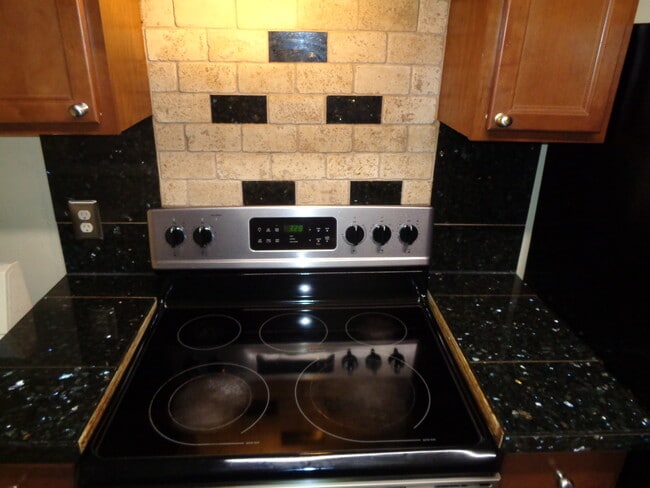 Building Photo - 946 Jennifer Jean Dr