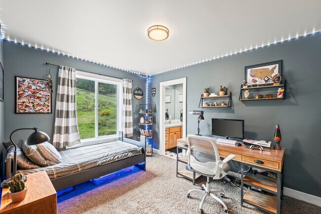 Building Photo - Exquisite Fox Island Home 3 Bedroom, 3.5 B...