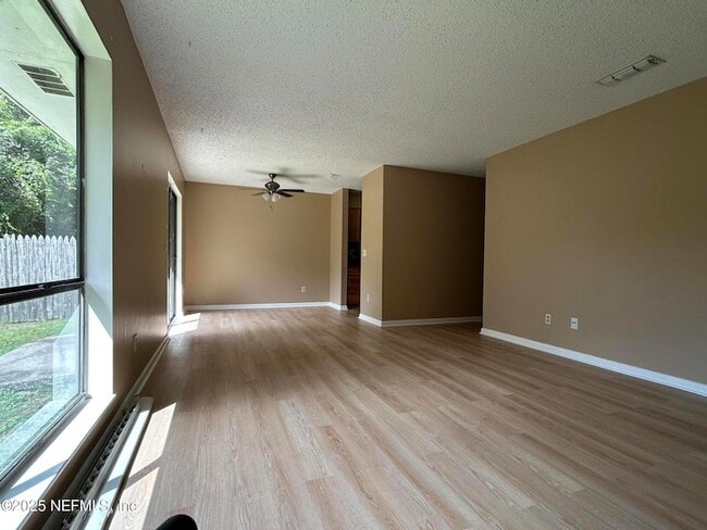 Building Photo - 808 Meadowbrook Dr