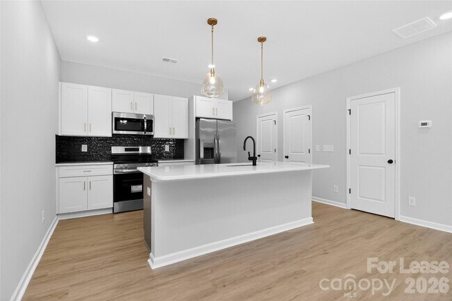 Building Photo - 341 N Hoskins Rd