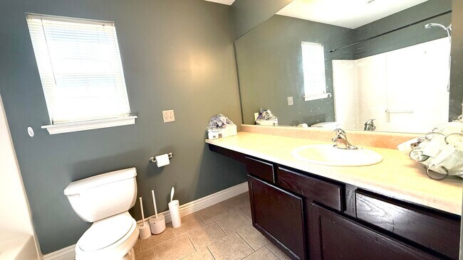 Building Photo - 2213 Silver Leaf Ct