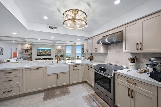 Building Photo - 176 Helios Dr