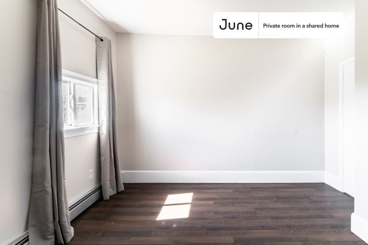 Building Photo - Room in Shared 4 bed/1.5 bath home