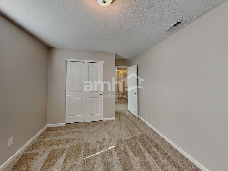 Building Photo - 1183 Fiesta Dr