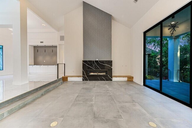 Building Photo - 9409 Bell Mountain Dr