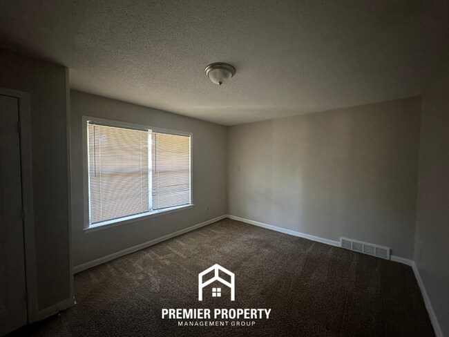 Building Photo - Gorgeous 4BR/2BA Bartlett Home with Brick Fireplace & Spacious Fenced Yard!