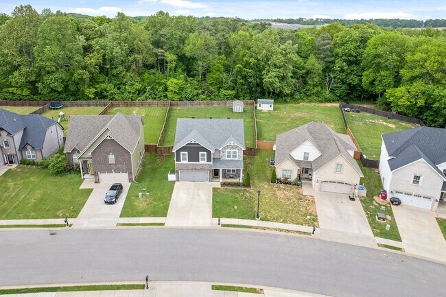 Building Photo - 1607 Ellie Piper Cir