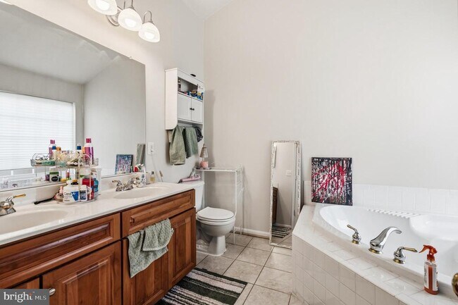 Building Photo - 9841 Cheshire Ridge Cir