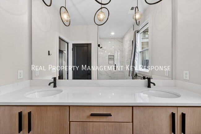 Building Photo - 2109 23rd Ave N