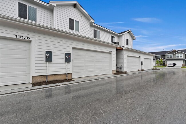 Building Photo - 11016 W Portola St