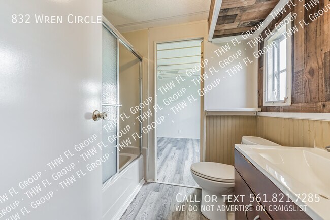 Building Photo - 832 Wren Cir