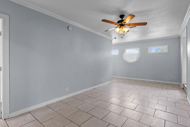 Building Photo - 1306 Woodlawn Dr