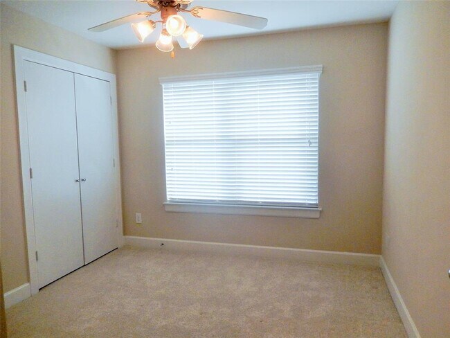 Building Photo - 11315 Main St