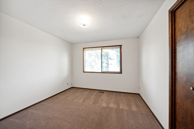 Building Photo - 7816 SE Strawberry Ln