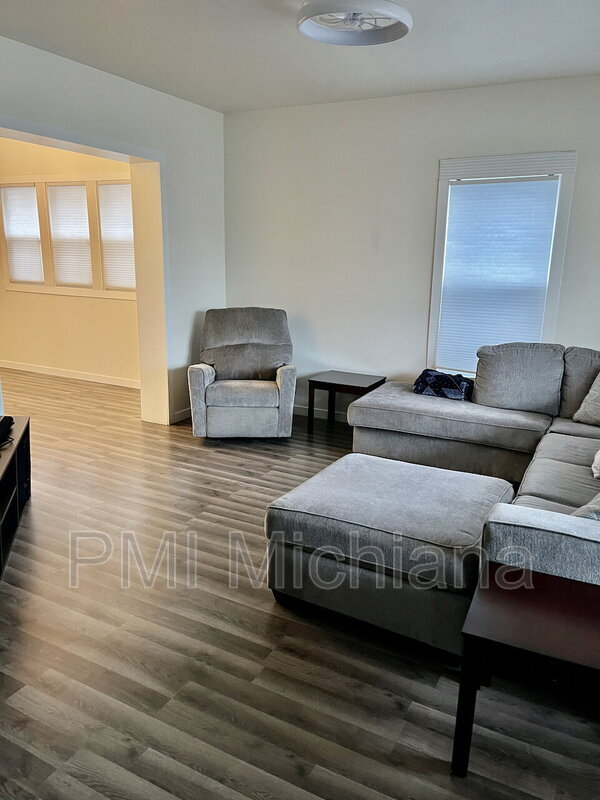 Building Photo - 924 Sherman Ave