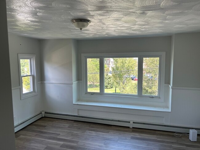 Building Photo - 320/322 Eaton St