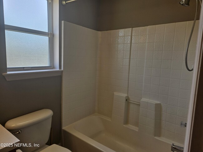 Building Photo - 2338 Cool Springs Dr N