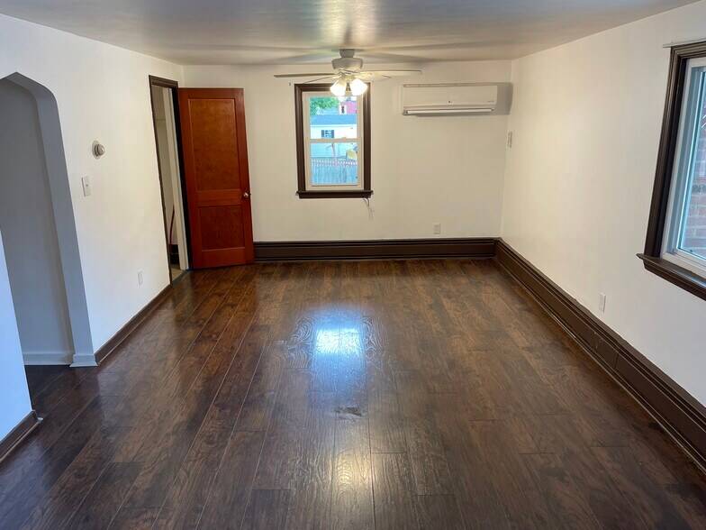 Building Photo - 705 Bloomfield St