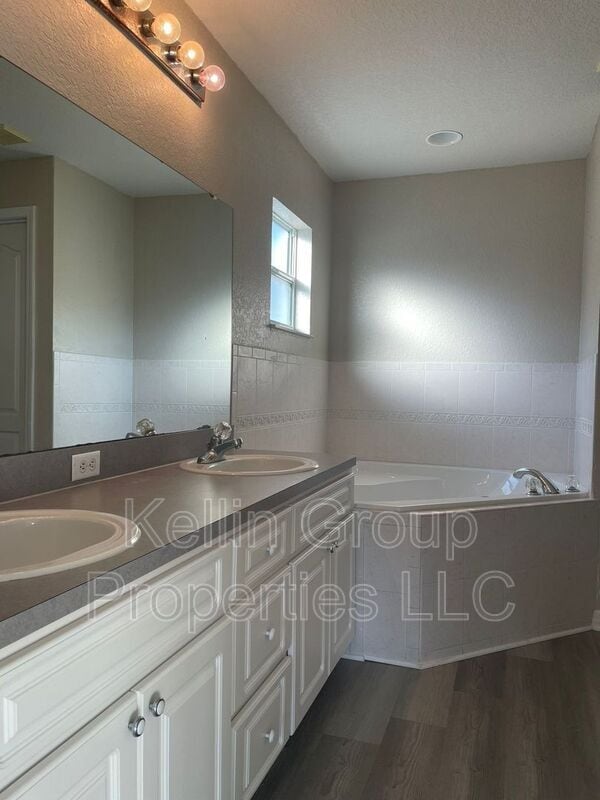 Building Photo - 1145 View Pointe Cir