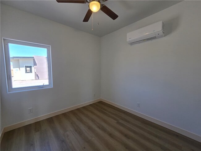 Building Photo - 370 Riverfront Dr