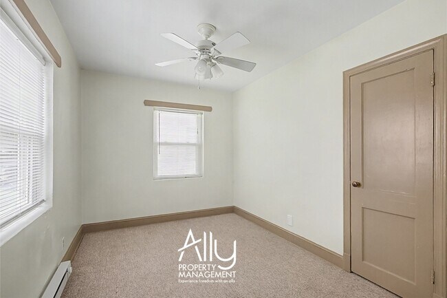 Building Photo - 2550 Woodland Dr