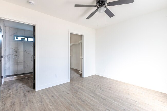 Building Photo - 1324 E Hall St