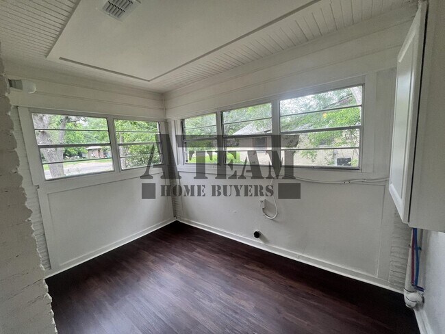 Building Photo - Fully Remodeled 3 Bedroom 2 Bathroom