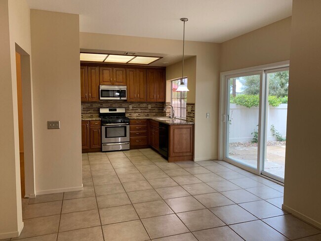 Building Photo - Modern Comfort Meets Tranquil Living in Newbury Park