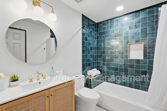 Building Photo - 9708-9708 E Vía Linda