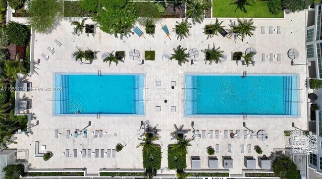 Building Photo - 950 Brickell Bay Dr