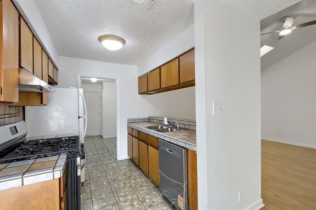 Building Photo - 10710 Topperwein Dr