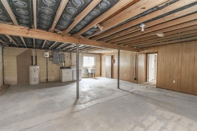 Building Photo - 601 Broce Dr