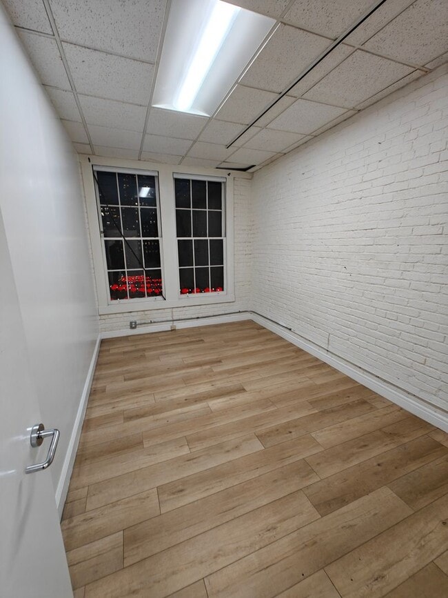 Building Photo - 733-739 Grant Ave / 30-40 Waverly Pl