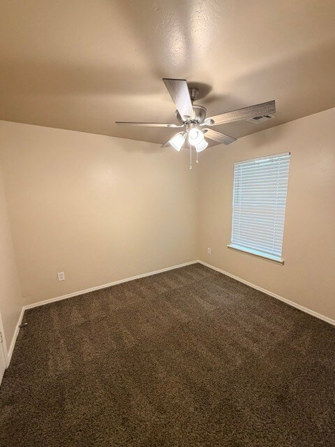 Building Photo - 426 W Pines Way