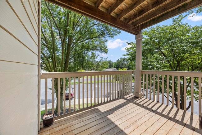 Building Photo - 6823 Meadow Creek Dr
