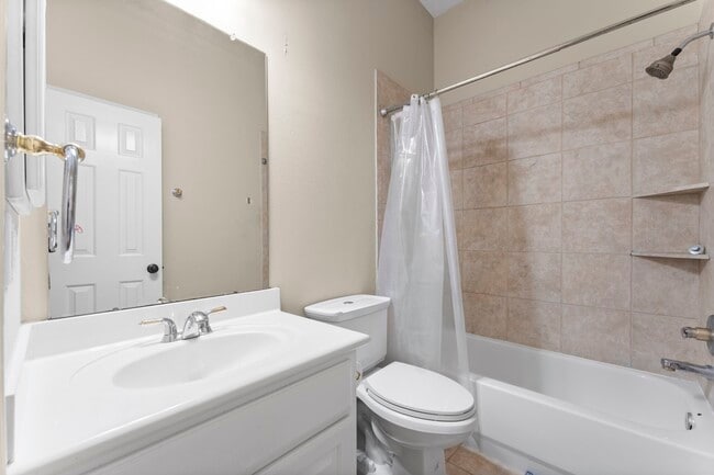 Building Photo - 16131 Woodbend Trail Dr