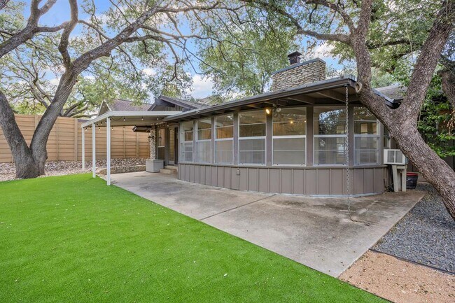 Building Photo - 7103 Mesa Dr
