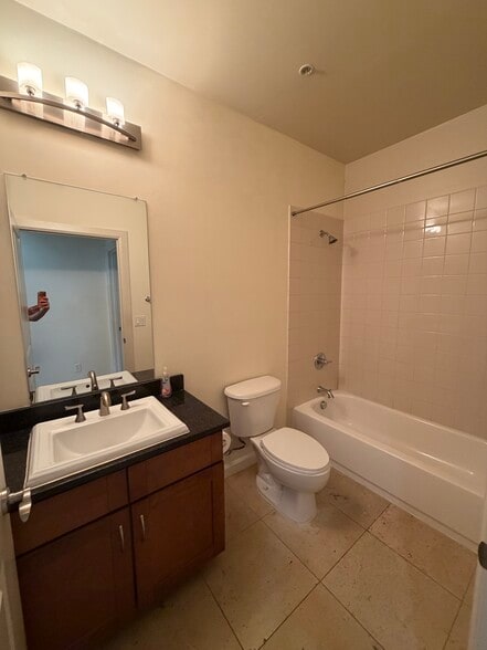 Building Photo - 7291 N Scottsdale Rd