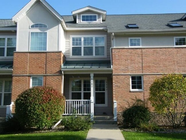 Building Photo - Shared 2 Bedroom 2.5 Bathroom Condo