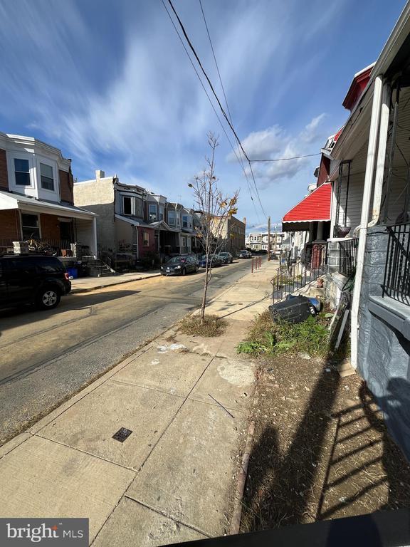 Building Photo - 533 S Salford St