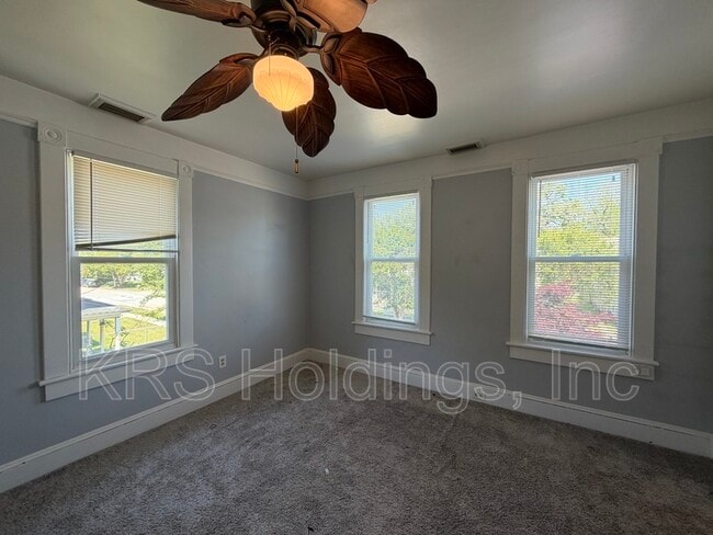 Building Photo - 1110 Park Ave