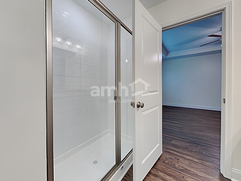 Building Photo - 511 N U.S. Hwy 52