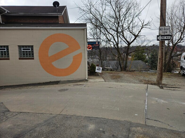 Building Photo - 19 W Water St