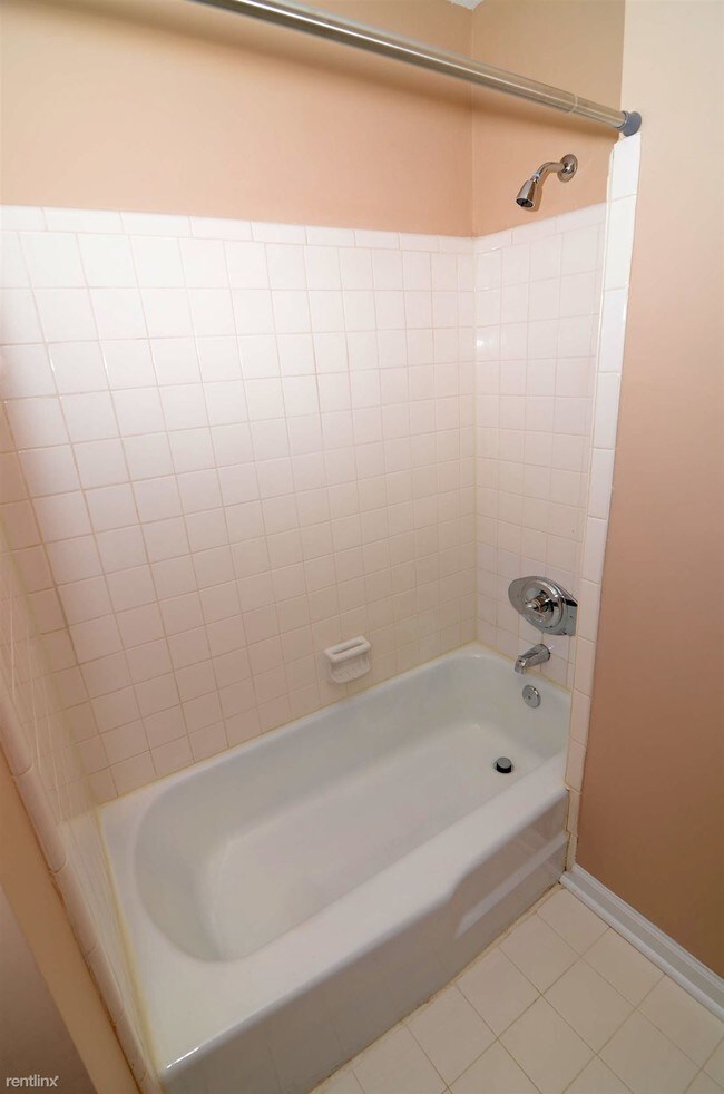Building Photo - 3 br, 2 bath House - 233 Lucan Way