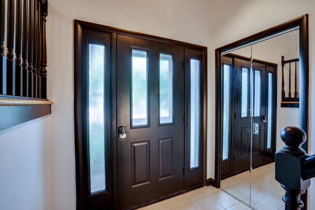 Foyer - 15012 Olddale Rd