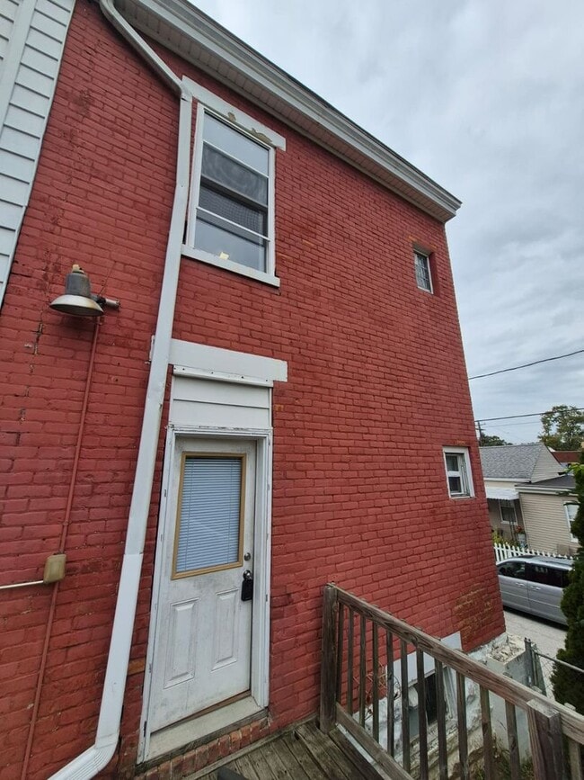 Building Photo - 132 Evergreen Ave