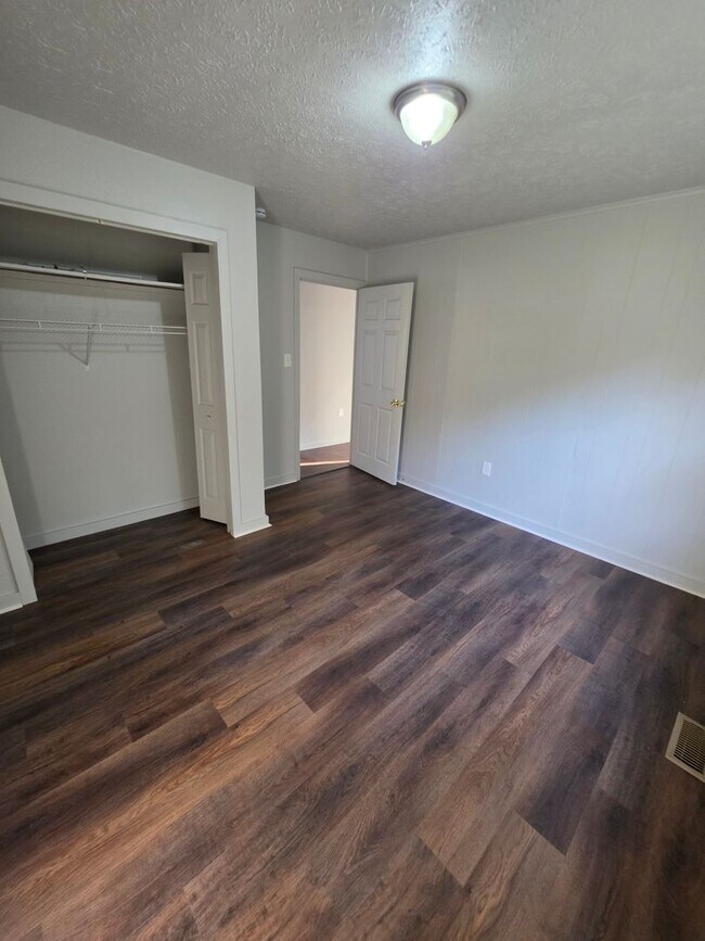 Building Photo - 431-433 W Outer Drive